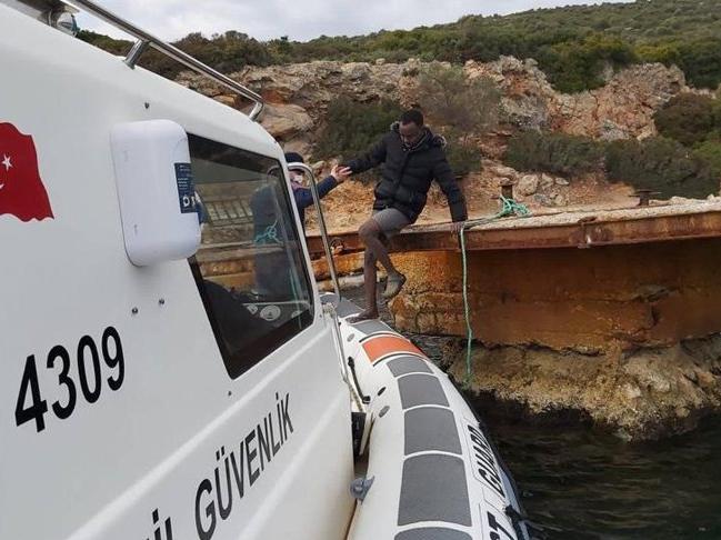 Yunan unsurlarınca denize atılan kaçak göçmenin cansız bedeni Çeşme'de bulundu