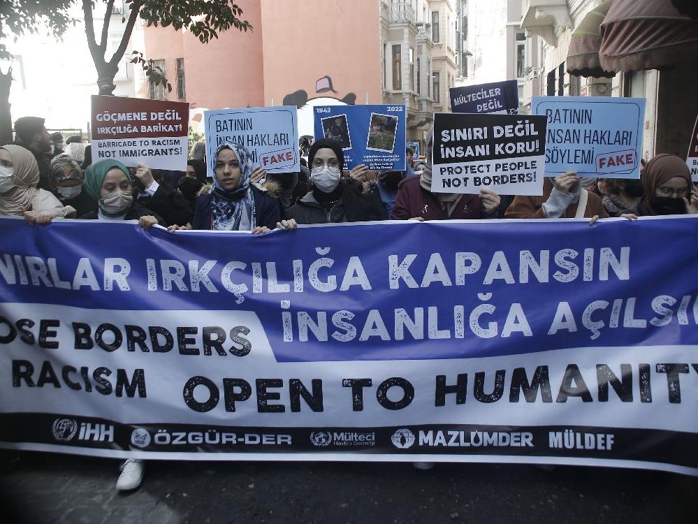 Yunanistan Konsolosluğu önünde mülteci ölümleri protestosu