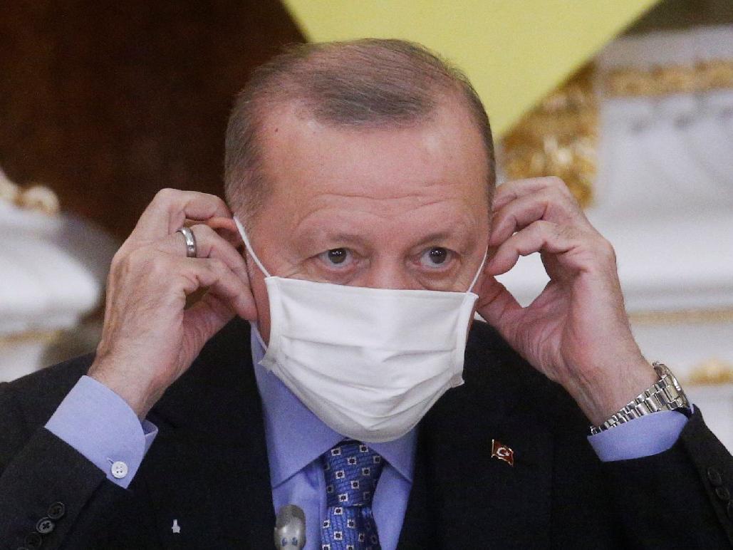Dünya Erdoğan'a Covid-19 bulaşmasını konuşuyor