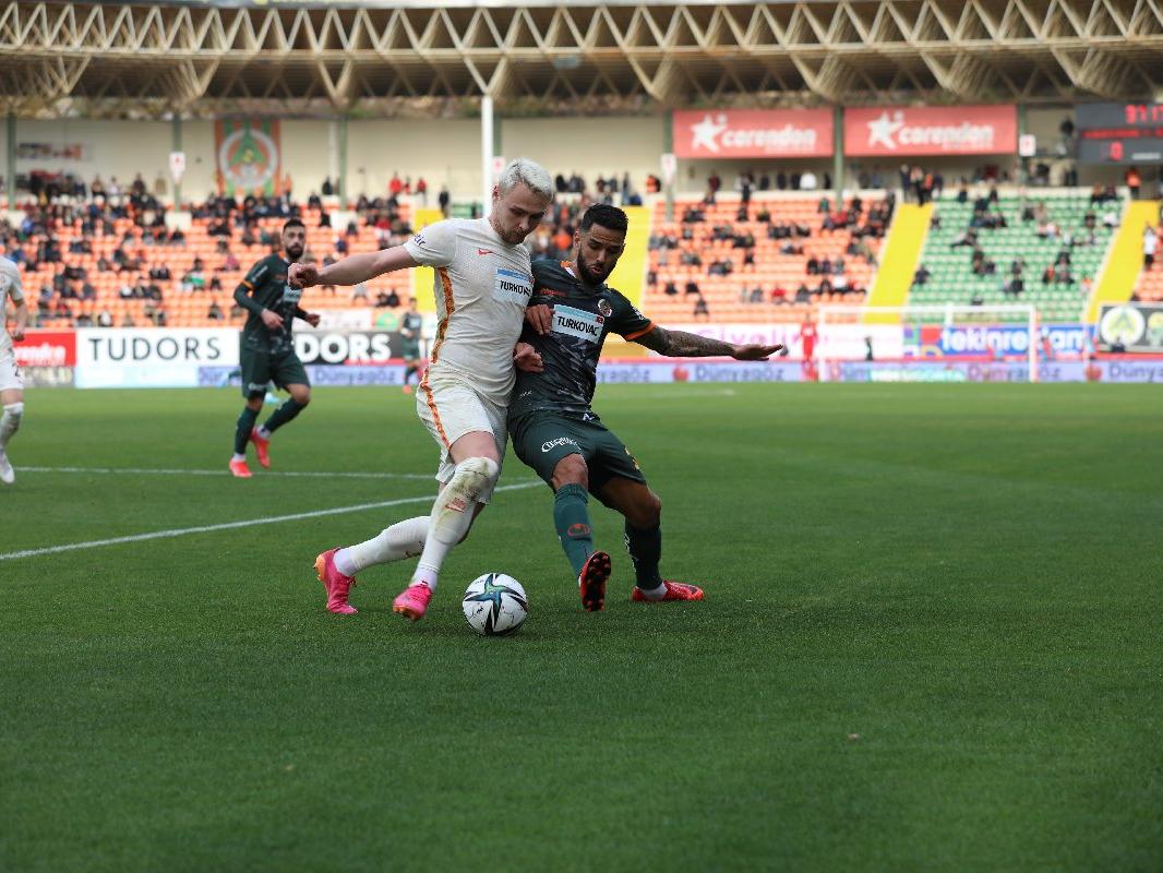 Galatasaray, 10 kişilik Alanyaspor'a diş geçiremedi: 1-1