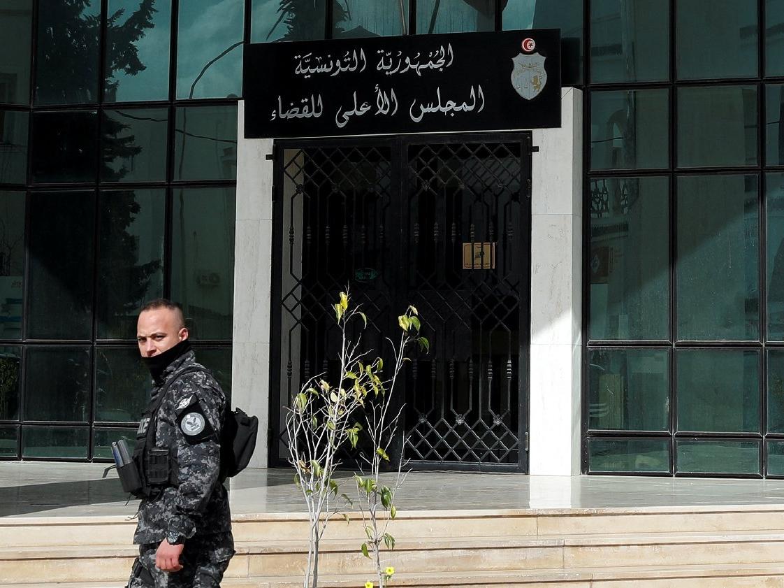 İktidarı tek elde toplayan Tunus lideri, Yüksek Mahkeme'nin kapısına kilit vurdu