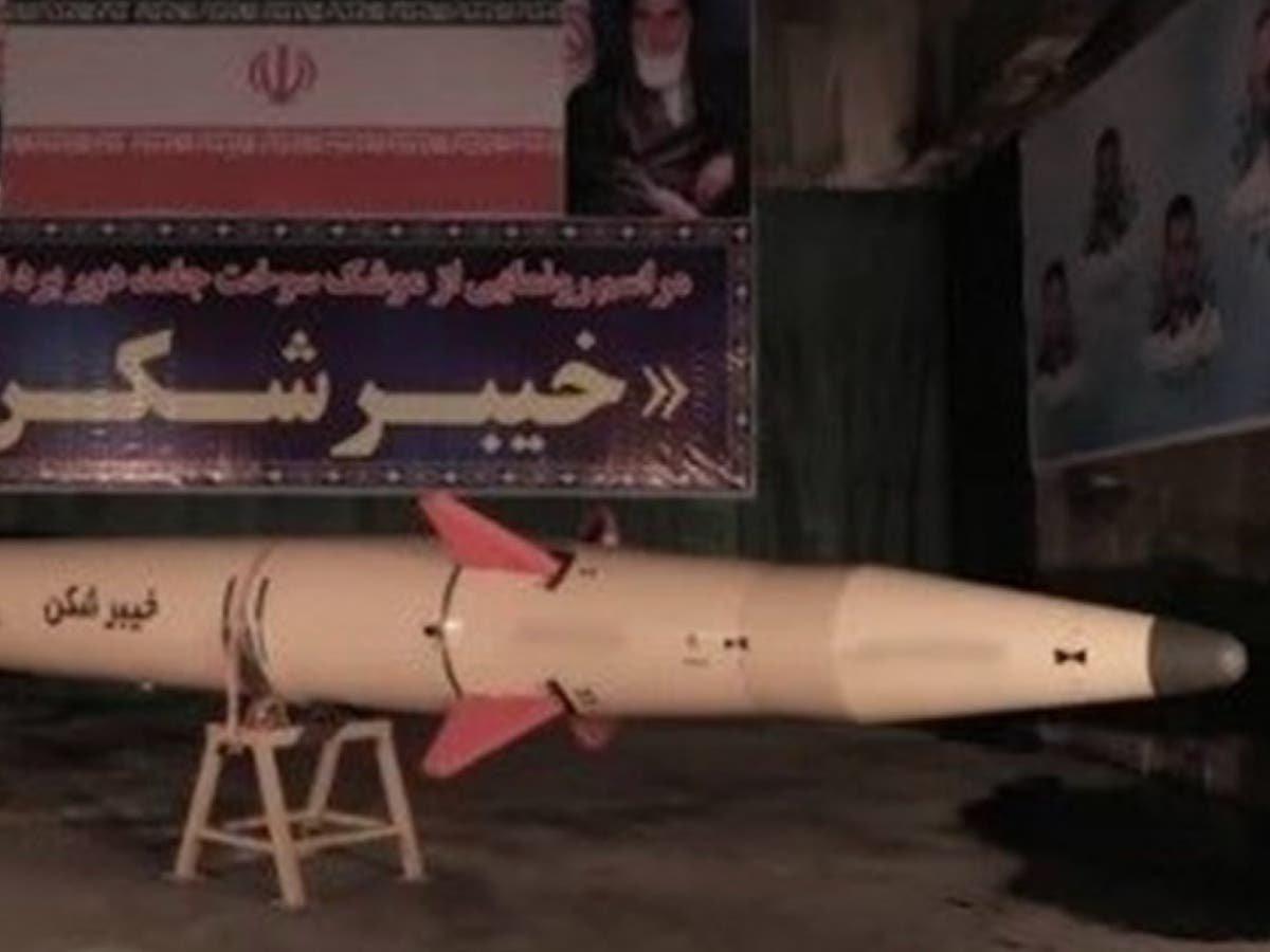 İran yeni füzesini tanıttı