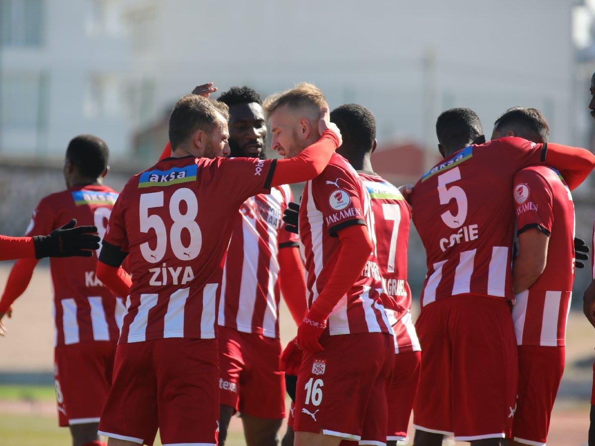 Bandırmaspor Sivasspor maçında 6 gol, 1 kırmızı kart! Gradel damga vurdu