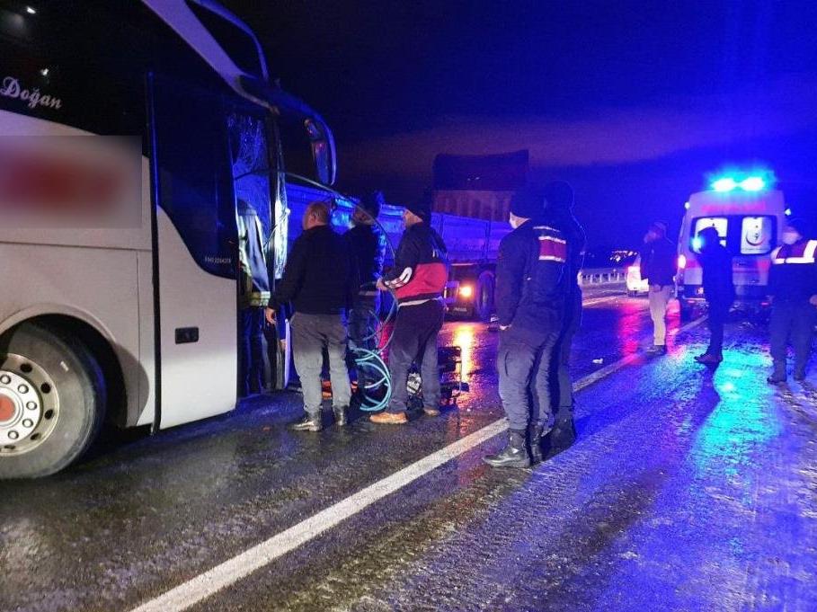 Sivas'ta otobüs kazası! Ölü ve yaralılar var