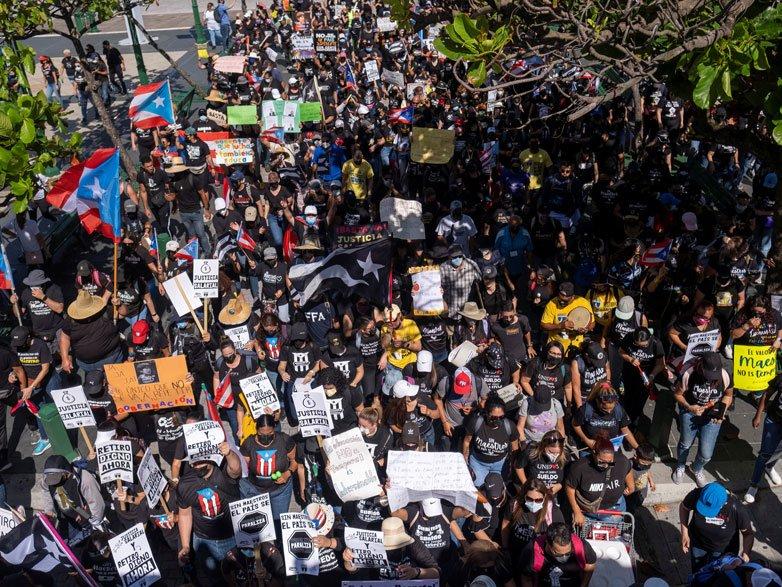 Porto Riko'da kamu çalışanları maaş zammı için sokağa çıktı