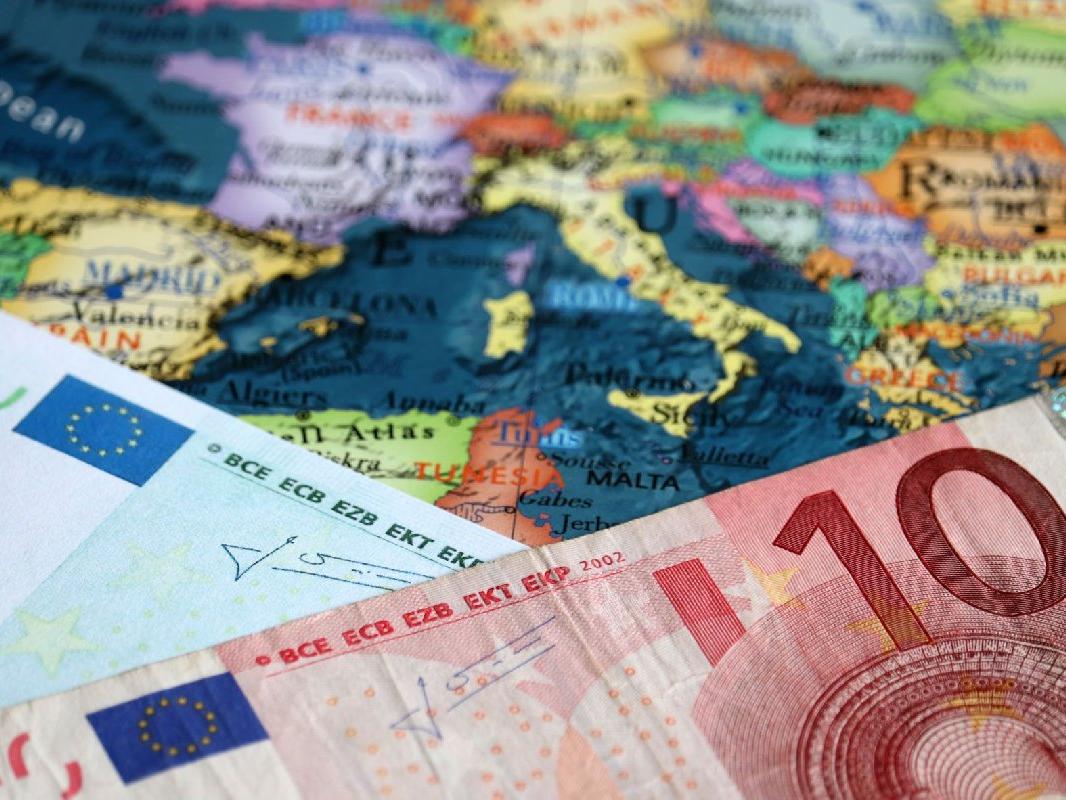 Avrupa Birliği, euro bölgesi için enflasyon tahminleri yükseltti