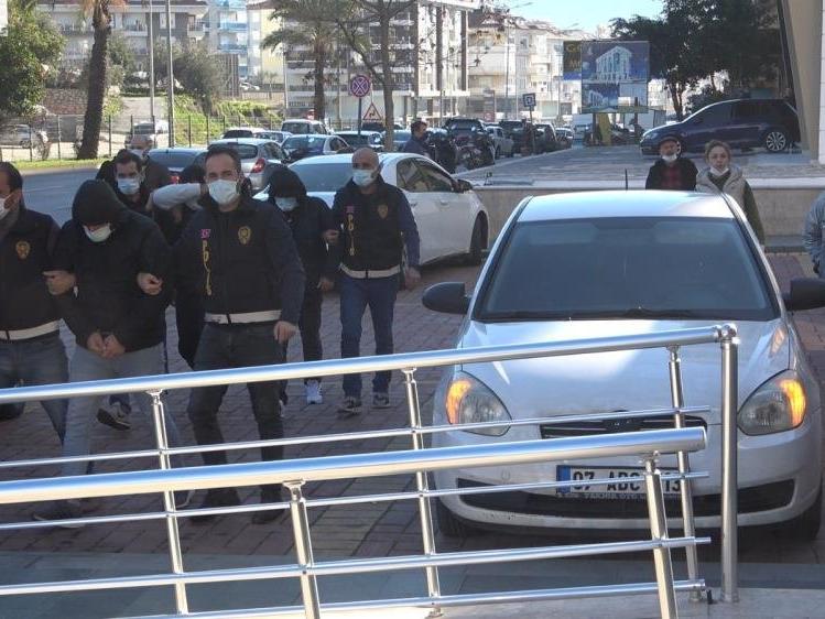 Antalya'daki fuhuş operasyonunda 8 kadın kurtarıldı