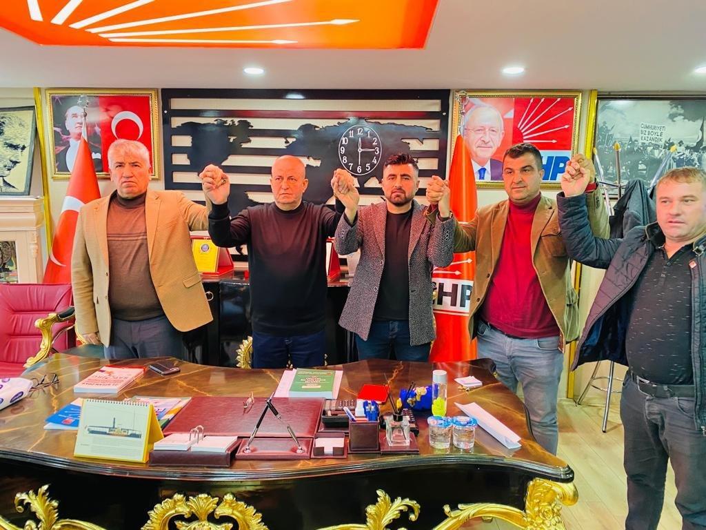 AKP ve MHP'li meclis üyeleri CHP'ye geçti