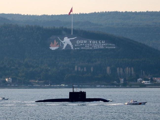 Çanakkale Boğazı'ndan geçen Rus denizaltısı, Marmara Denizi'ne doğru yol aldı