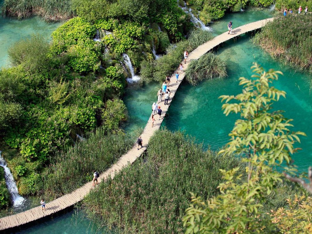 Plitvice Gölleri: Yeryüzü Cenneti