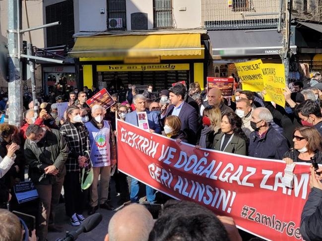 CHP'den Kadıköy'de 'zamlar geri alınsın' eylemi