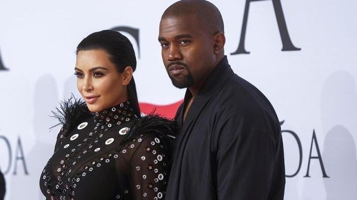 Kanye West'ten Kim Kardashian'a bir kamyon dolusu kırmızı gül