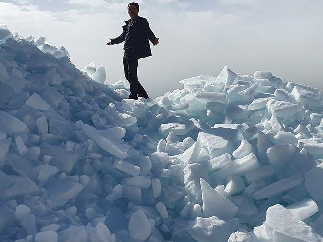 Konya'da lodos: Buz tepeleri oluştu