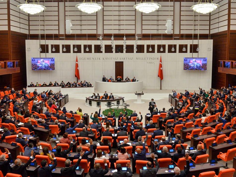 AKP ile CHP milletvekilleri arasında elektrik faturası tartışması