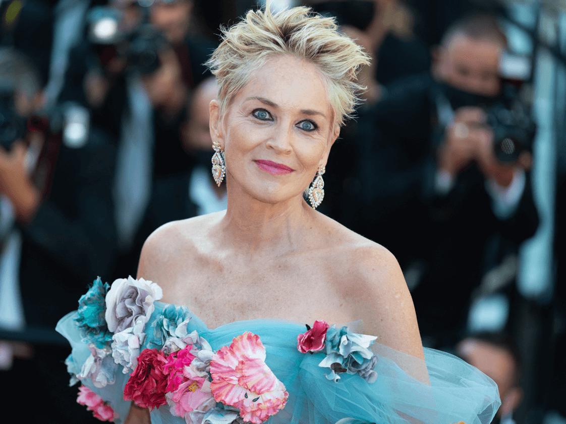 Sharon Stone'un ilginç anlaşma maddesi: Temel İçgüdü filmindeki beyaz elbise hâlâ kendisinde