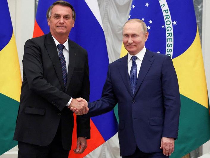 Bolsonaro, Putin'le yakın olmak için 5 Covid-19 testi yapmış