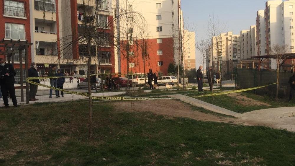 Platonik aşık dehşet saçtı, hançerle öldürdü, arkadaşını yaraladı