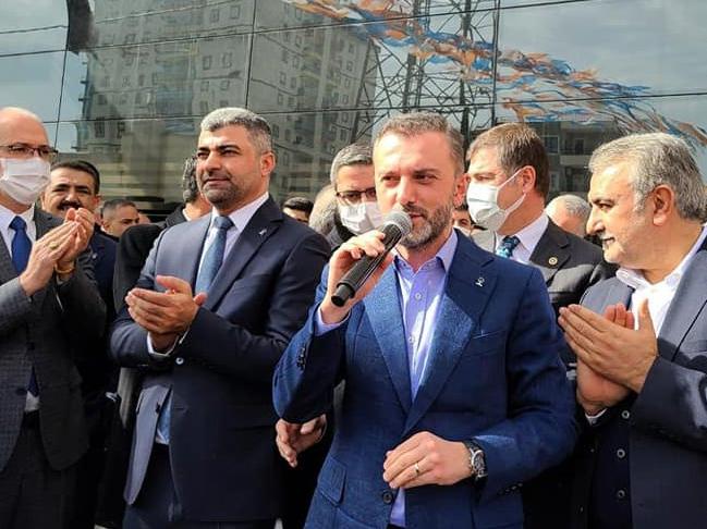 AKP'li Kandemir: Birbirine benzemeyenler aynı sofranın etrafında bir araya gelebildi