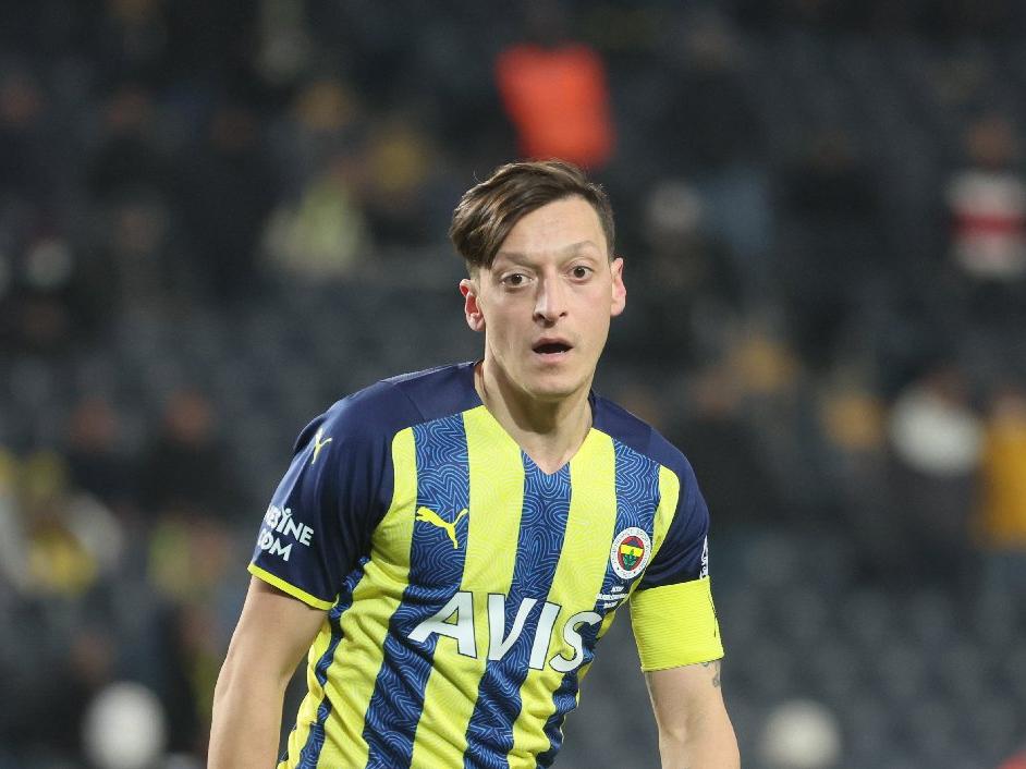 Fenerbahçe, Slavia Prag maçı kadrosu belli oldu! Mesut Özil kararı