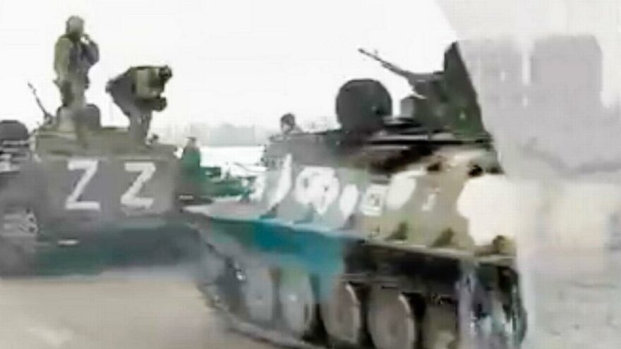 Ukrayna’da ilerleyen Rus tanklarında ‘Z’ gizemi