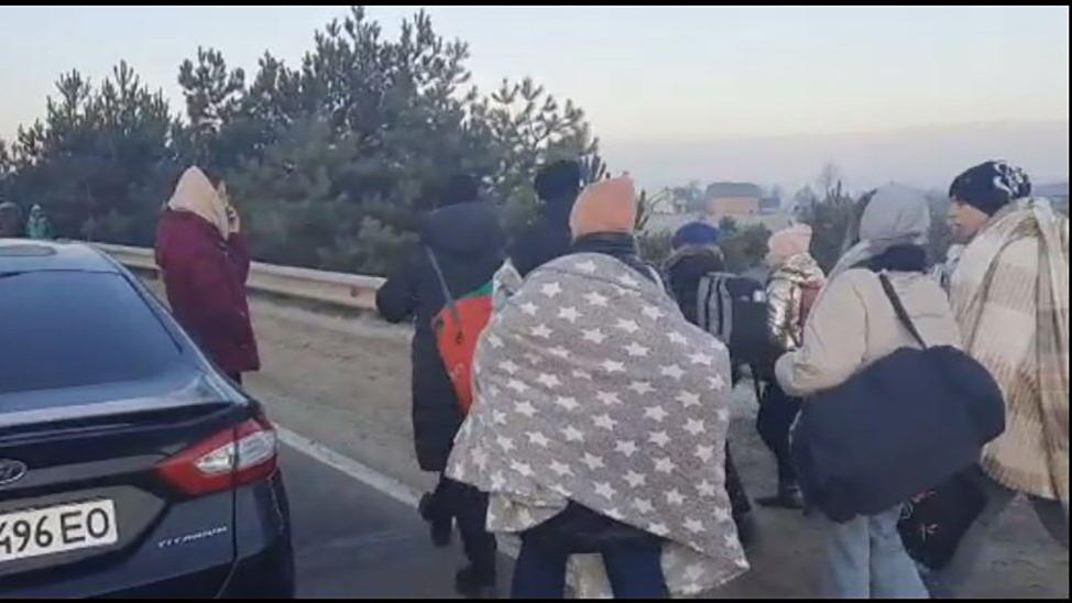 Ukrayna'dan kaçış: 24 saattir sınıra ulaşamadık, her şehirde Türkler mahsur