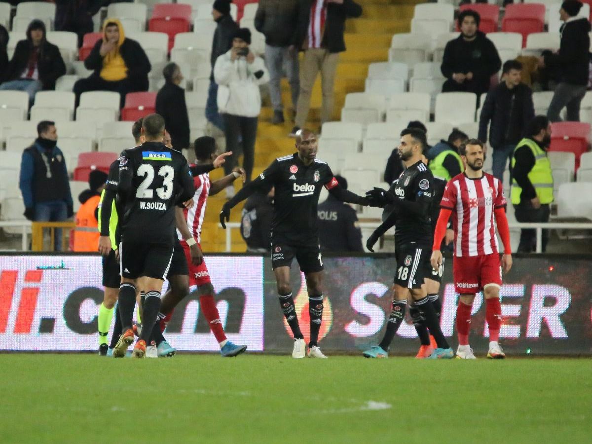 39 yaşındaki Atiba Sivasspor maçına damga vurdu...