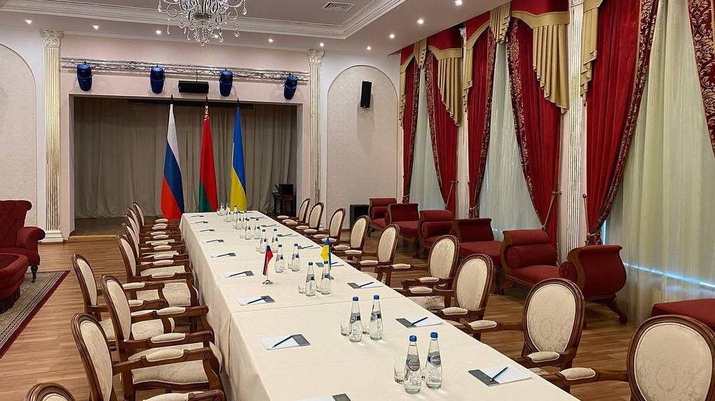 Rusya ve Ukrayna heyetleri Belarus'ta, ateşkes görüşmeleri için masa hazır