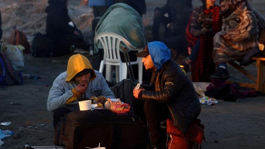 Ukraynalıların Polonya sınırında bekleyişi sürüyor: '4 gündür uyumadık'