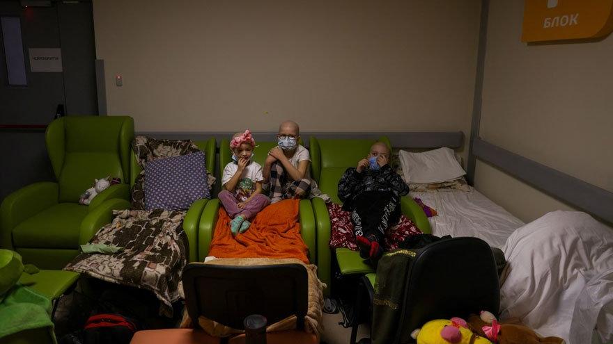 Rusya-Ukrayna savaşı... Çocuk hastanesinde lösemi hastası çocuklar sığınakta tedavi oluyor