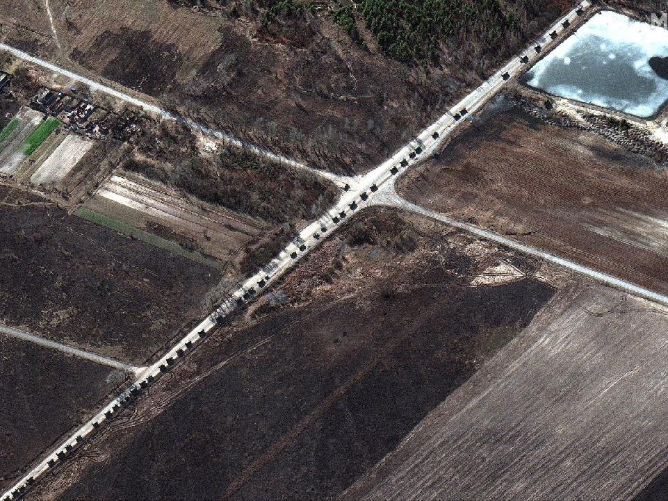 Yeni uydu görüntülerine göre Rus tankları Kiev'e çok yaklaştı