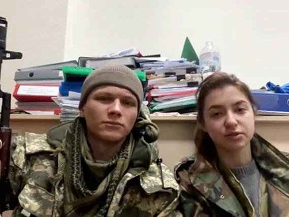Ukraynalı yeni evli çift cepheye koştu
