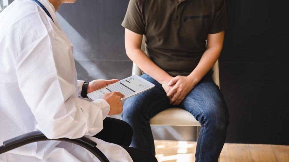 Araştırmacılar erkekleri Covid aşısı olmaları için uyarıyor: 'Cinsel hayatınıza zarar verebilir'