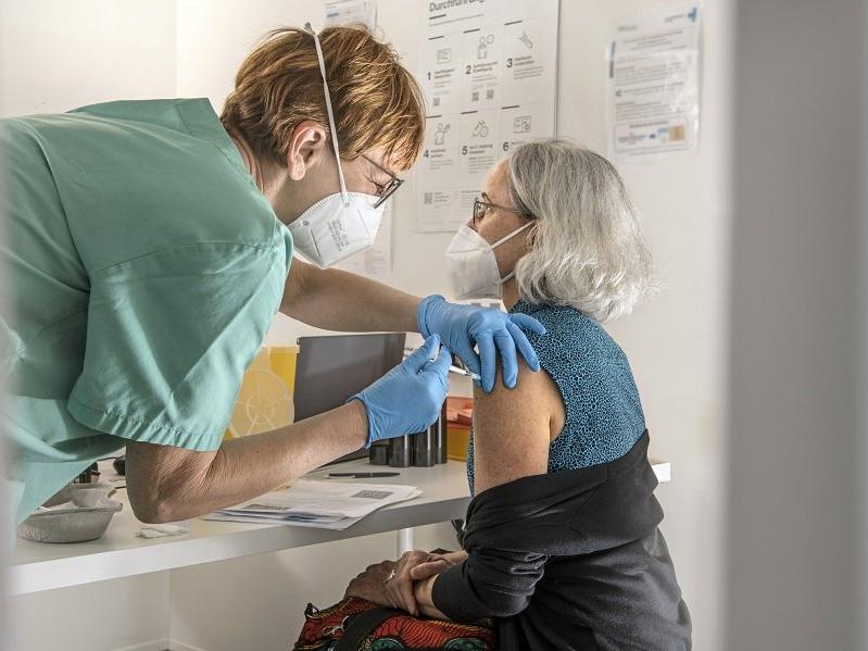 İstanbul Eczacı Odası'ndan Sağlık Bakanlığı'na çağrı: HPV aşısı rutin aşı takvimine alınsın