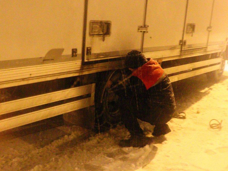 Denizli'de kardan kapanan karayolu ulaşıma açıldı