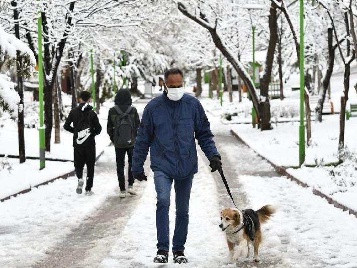 Ankara'da kar yağışı kartpostallık görüntüler oluşturdu
