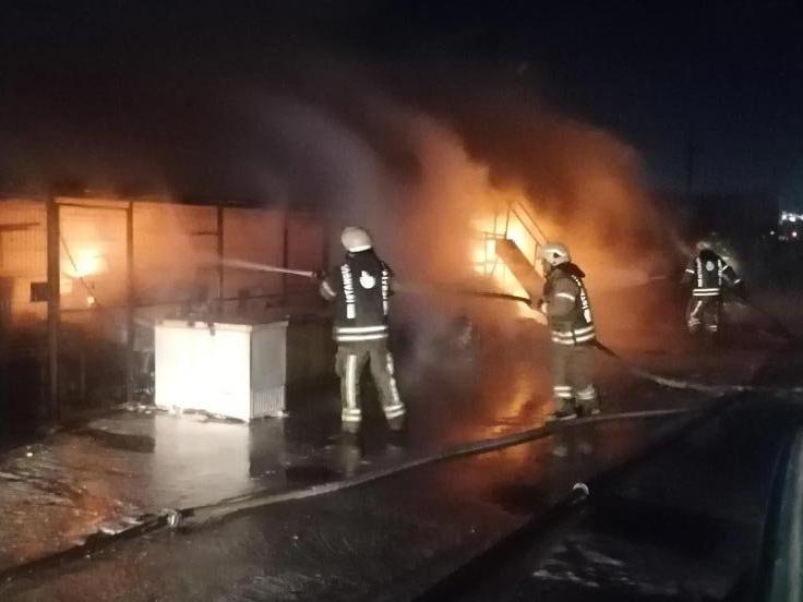 Silivri limanında 12 balıkçı barınağı yandı