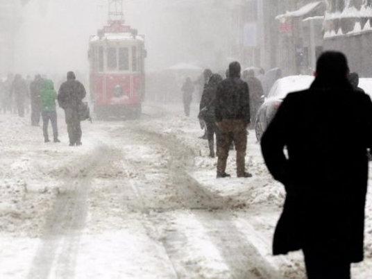 İstanbul'da turuncu alarm: Okullara günlerce kar tatili...