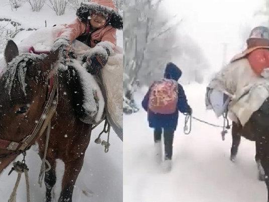 Kar yolu kapatınca çocukları at sırtında okula götürdü