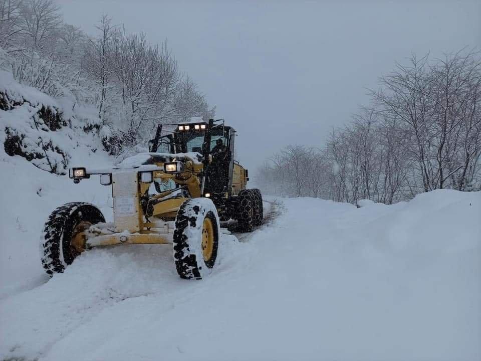 Karadeniz'de 9 ilde 1442 köy ve mahalle yolu kardan kapandı