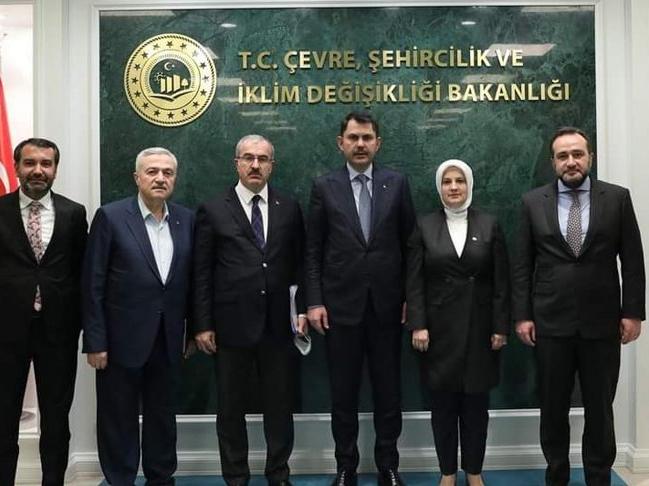 İmamoğlu'na randevu vermeyen vali, AKP'lilerin yanından ayrılmıyor