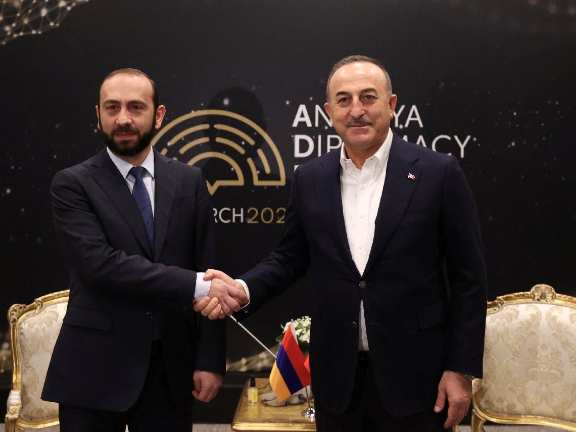 Dışişleri Bakanı Çavuşoğlu, Ermeni mevkidaşıyla görüştü