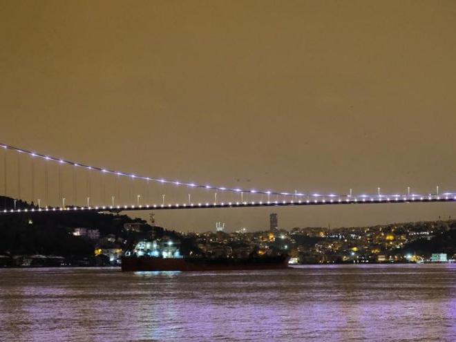 Ayçiçeği yağı yüklü gemi İstanbul Boğazı’na ulaştı