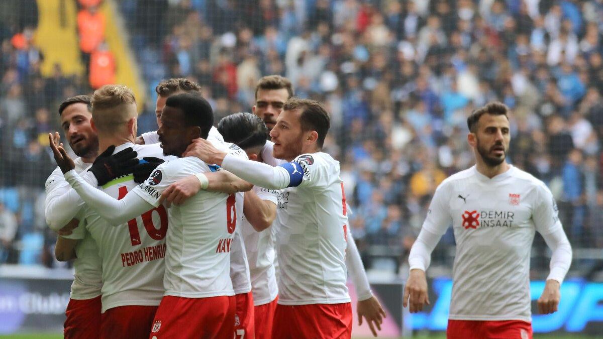 Adana Demirspor VAR'a takıldı! Sivasspor 3 puanı aldı...