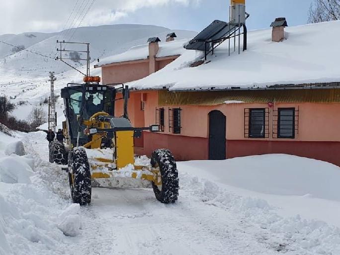 9 ilde 1236 yerleşim yeri yolu, kardan kapalı