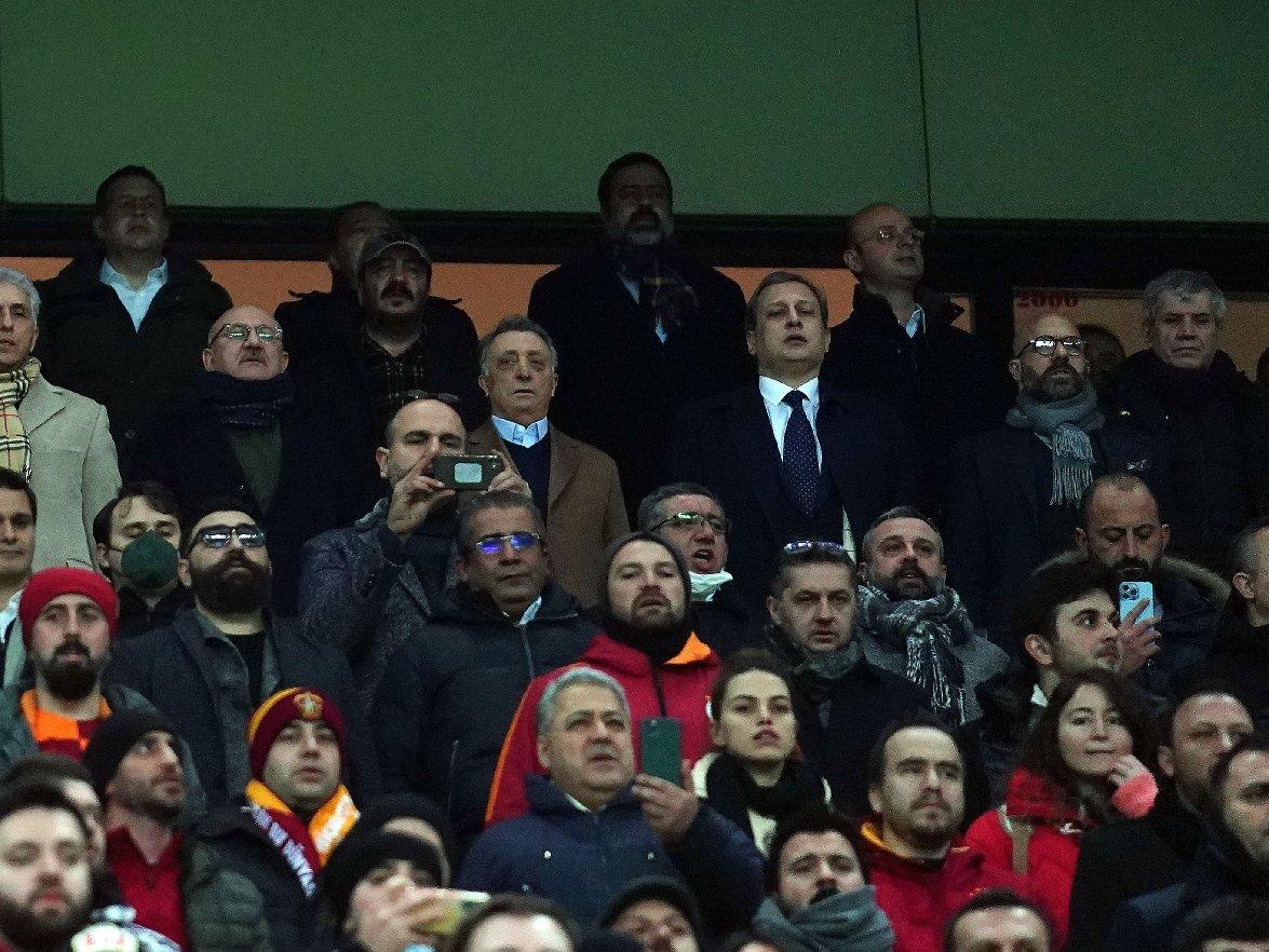 Beşiktaş Başkanı Ahmet Nur Çebi ilk yarı sonunda stattan ayrıldı
