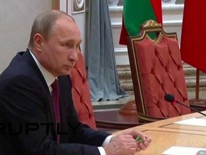 Putin'in barış görüşmeleri sırasında kalem kırdığı görüntüler yeniden gündemde: "O günlerden belliymiş..."