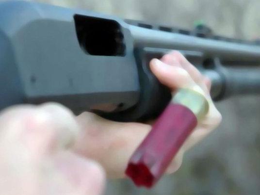 16 yaşındaki çocuk tüfekle oynarken kazara annesini vurdu