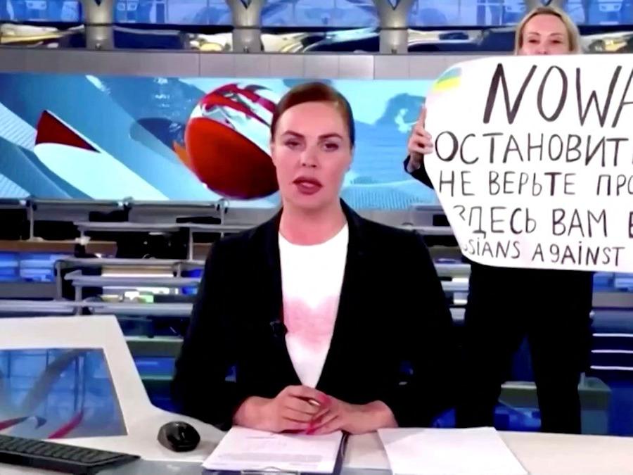 Zelenskiy'den canlı yayında eylem yapan Rus gazeteciye teşekkür