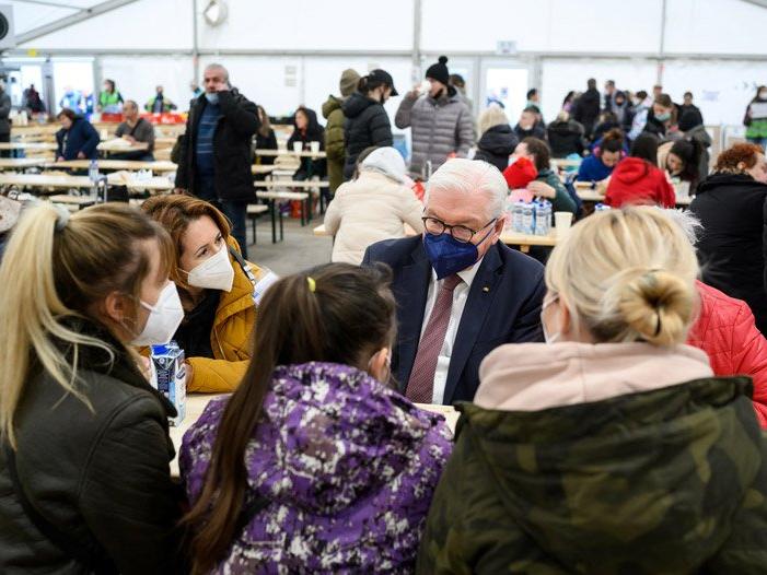 Almanya Cumhurbaşkanı Steinmeier, Ukraynalı mültecileri ziyaret etti