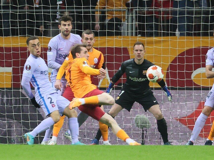 Galatasaray Barcelona'ya yenildi, Avrupa'ya veda etti